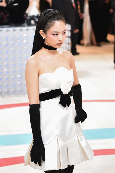 jennie outfit met gala